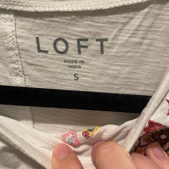 Loft. Size small. Flower embroidered tank. 100% cotton. - Picture 3 of 4